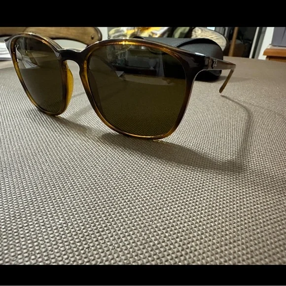 RayBan sunglasses 4387 - Picture 5 of 6